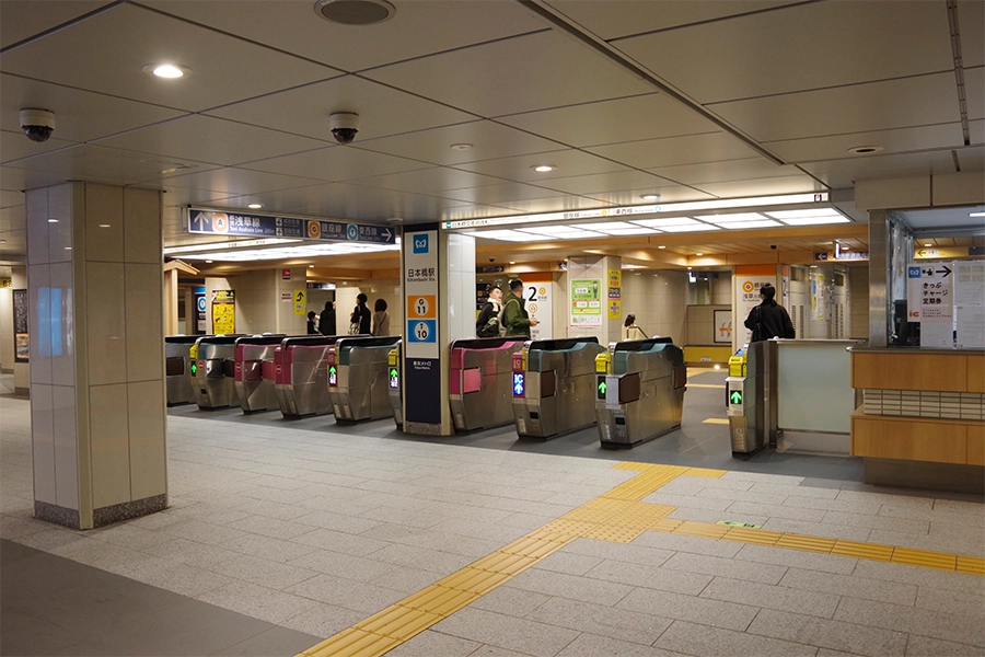 日本橋方面改札口